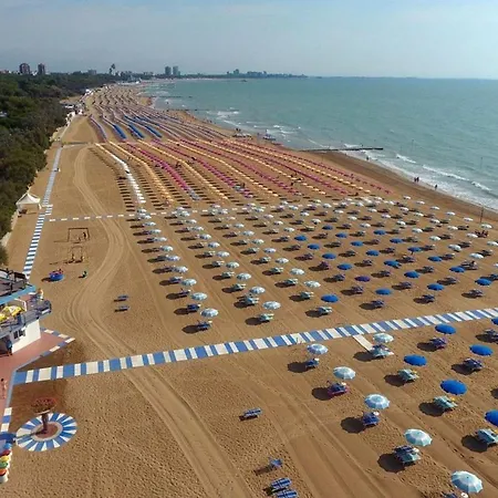 Lovely In Lignano Pineta Villa
